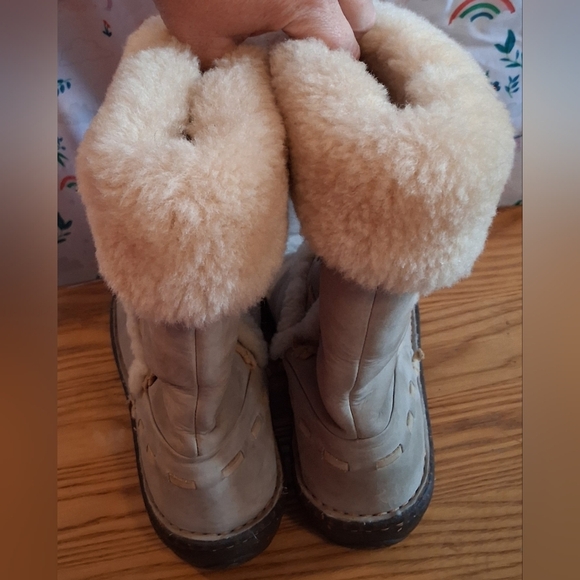 EUC UGG Alethia Grey Suede & Shearling Casual Neutral Winter Boot Shoe SZ 8 - Picture 5 of 9